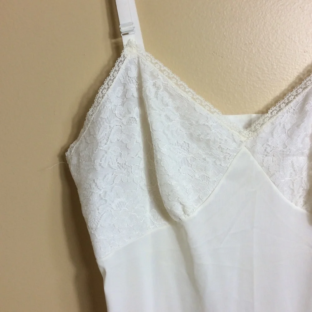 Vintage cream slip. Medium. - Picture 3 of 4